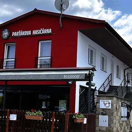 Partakova Hasicarna & דירה Hradec Králové